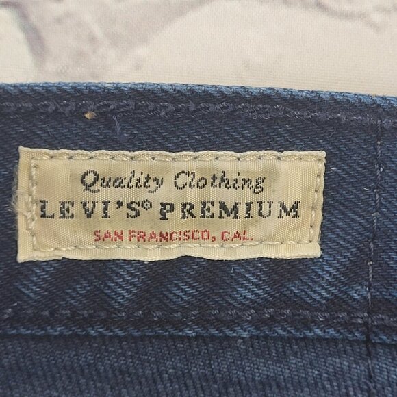 Levi’s Women’s Premium denim Wedgie jeans size 28 navy blue with dots - Picture 9 of 11